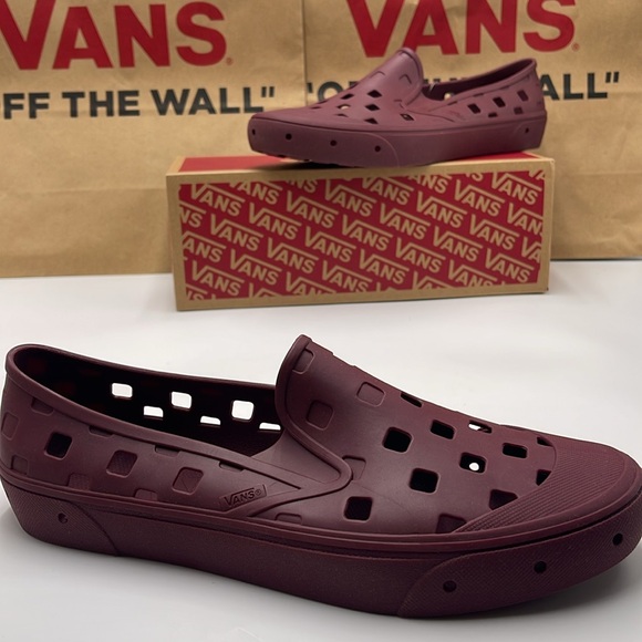 Vans Men’s Slip-On Trk Tawny Port
VN0A5HF8TWP
Sneakers - Picture 15 of 16